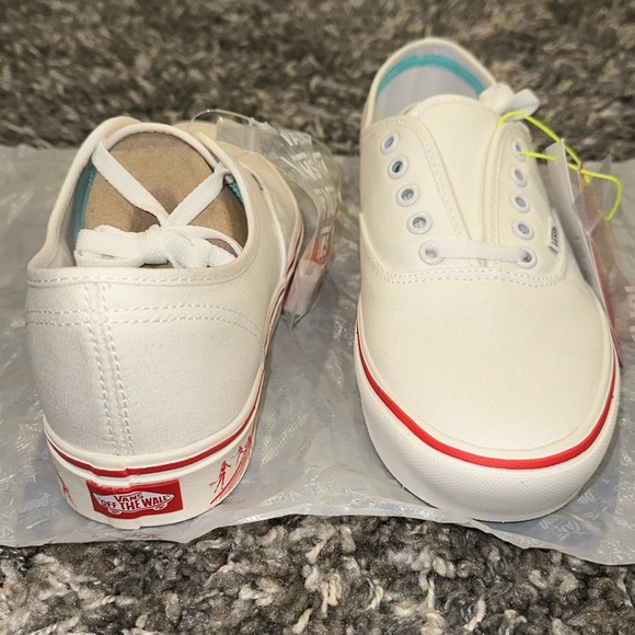 New VANS Comfycush Authentic PENN Tennis shoes in Blanc De Blanc / Red - Picture 4 of 16